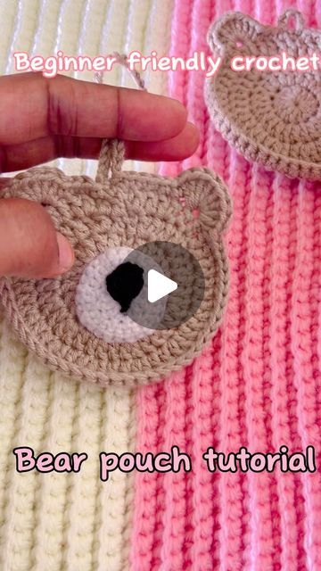 Amigurumi Patterns, Crochet Mini Bear, Crochet Mini Pouch, Friends Crochet, Crochet Easy, Pouch Tutorial, Crochet Motif Patterns, Purse Handles, Crochet Bear