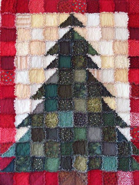 Christmas tree quilt. @Laura Baker Nunes this would be a nice holiday decoration for next Xmas:) Quilts Christmas, Colchas Quilting, Handcrafted Christmas Ornaments, Rag Quilt Patterns, Christmas Tree Quilt, Christmas Quilt Patterns, Rag Quilts, Afrikaanse Kunst, Fabric Postcards