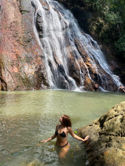 waterfall girl aesthetic nature water pics bikini photos Falls Pose Ideas, Falls Pictures Ideas, River Pics Ideas, Waterfall Poses Photo Ideas Women, Aesthetic Nature Pics, River Photoshoot Ideas, Waterfall Pics, River Pics, Rainforest Pictures