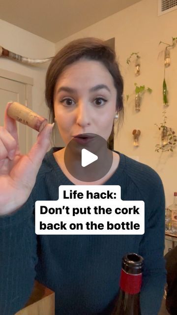 Warner | Sommelier & Wine Educator 🍷 on Instagram: "If you never have leftover wine, this life hack isn’t for you :) Don’t knock it till ya try it but I swear this keeps my 🍷 fresher a day or two longer than a cork!  #lifehack #masonjar #cork #lifechanging #gamechanger #winehack #winetip #tasting #somm #sommelier #wine101 #wine" Wine Cork Storage, Food Recycling, Wine Cork Ideas, Leftover Storage, Wine Cork Diy Projects, Cork Diy Projects, Leftover Wine, Wine Sommelier, Wine Cork Holder