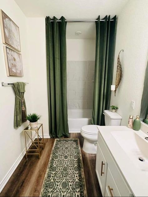 Dark Green Bathrooms, Green Bathroom Decor, Green Shower Curtains, Decorating Bathroom, Restroom Decor, Bathroom Decor Apartment, Guest Bathrooms, Bathroom Inspiration Decor, Apartment Decor Inspiration