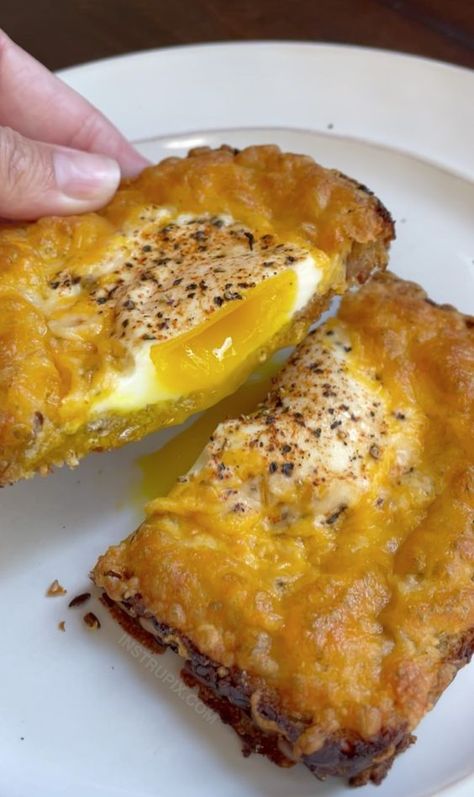 Cheesy Egg Toast (Fun & Easy Breakfast Idea) Morning Egg Recipes, Fried Egg Meals, Kids Egg Breakfast Ideas, Easy Egg Recipes For Lunch, Waffle And Eggs Breakfast, Egg Cheese Toast, Egg And Cheese Toast, Breakfast Ideas Bacon And Eggs, Easy Recipes With Eggs