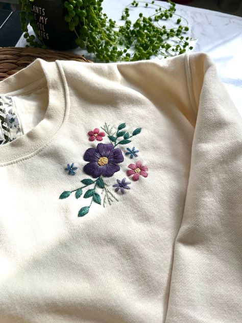 Embroidered Sweatshirt | L | Cream Embroidered Crewneck Patchwork, Flower Brand, Bordados Tambour, Floral Embroidered Shirt, Embroidered Denim Shirt, Clothes Embroidery Diy, Hand Embroidery Patterns Free, Girls Designer Clothes, Embroidery Lessons