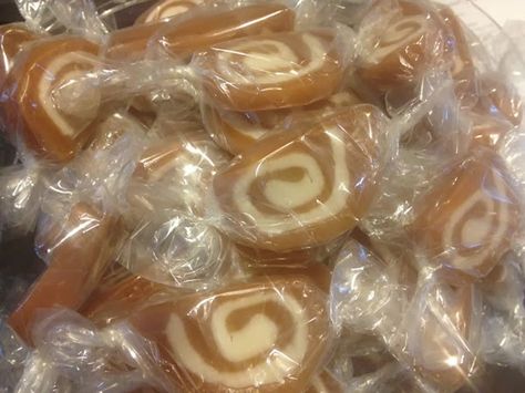 Want to wow your friends with these delicious caramel cremes?  Get the tutorial and recipe here. Vanilla Cream Caramels, Homemade Caramel Candy, Creme Recipe, Carmel Candy, Caramel Candies Recipe, Homemade Caramel Recipes, Homemade Caramels, Buckeyes Recipe, Strawberry Shortcake Cookies