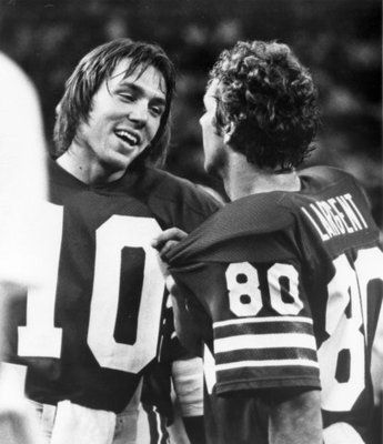 Steve Largent and Jim Zorn. Great QB-WR duo. Of course, Steve Largent with any QB would be a great duo! Steve Largent, Seahawks Outfits, Seattle Seahawks Football, Seattle Sports, Nfl Football Players, Seahawks Fans, Seahawks Football, Nfl Football Teams, Best Football Team