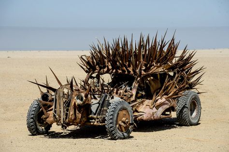 Enter the post-Apocalyptic chop shop of quite possibly the most explosive, adrenaline-fueled chase movie ever Mad Max Movie, Wasteland Weekend, Car Max, Chihiro Y Haku, Tv Cars, Mad Max Fury, Mad Max Fury Road, Rat Fink, Fury Road
