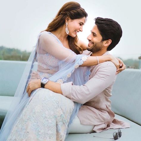 Naga Chaitanya & Samantha Prabhu's Mehendi Outfit Is #BrideGoals ! | WedMeGood विवाह की फोटोग्राफी की मुद्राएं, Naga Chaitanya, Pre Wedding Photoshoot Props, Samantha Wedding, Indian Wedding Poses, Image Couple, Wedding Stills, Engagement Photography Poses, Wedding Photoshoot Props