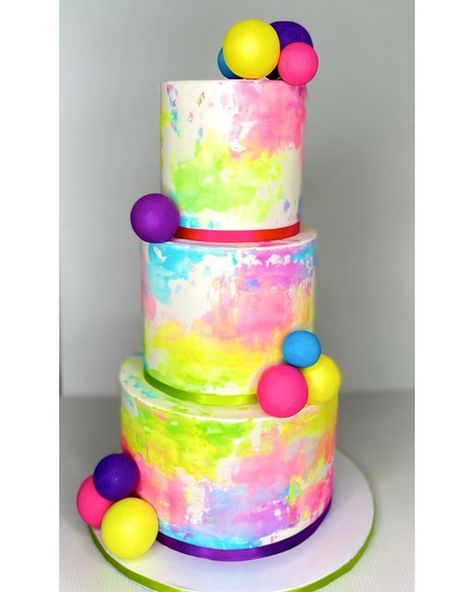 Neon Buttercream Cake, Glow Party Cake Ideas Neon Birthday, Neon Theme Cake, Neon Drip Cake, Neon Party Cake Ideas, Glow Party Birthday Cake, Glow Party Cake Ideas, 90s Theme Cake, Neon Cake Ideas