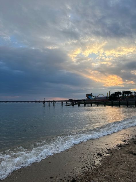 Madeleine, Seaside Asethic, Southend On Sea Aesthetic, London Beach Aesthetic, Southend On Sea Beach, Bexhill On Sea England, Doncaster Aesthetic, British Seaside Aesthetic, Seaside Cottagecore