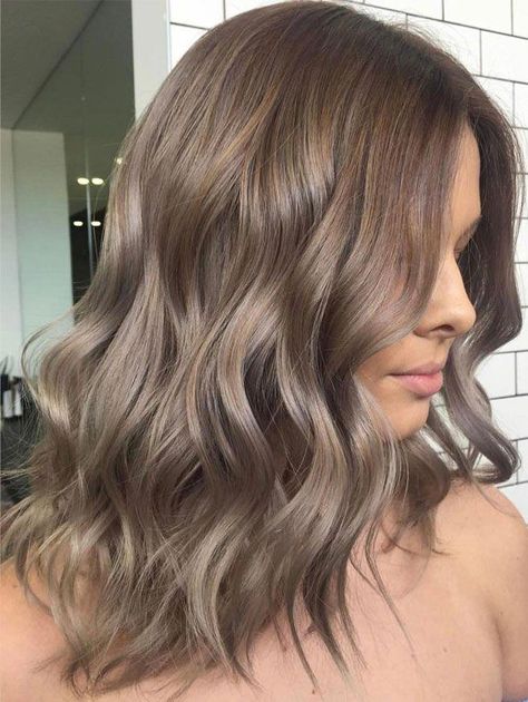49 Beautiful light brown hair color to try for a new look- The Best Hair Colour Ideas For A Change-Up This Year, Gorgeous Balayage Hair Color Ideas - brown Balayage Highlights,Beachy balayage hair color ##balayage #blondebalayage #hairpainting #hairpainters #bronde #brondebalayage #highlights #ombrehair #balayagehairblonde Ash Brown Hair, Ash Brown Hair Color, Kadeřnické Trendy, Brown Hair Shades, Chocolate Brown Hair, Hair Color Light Brown, Brown Hair Balayage, Light Hair Color, Ash Brown