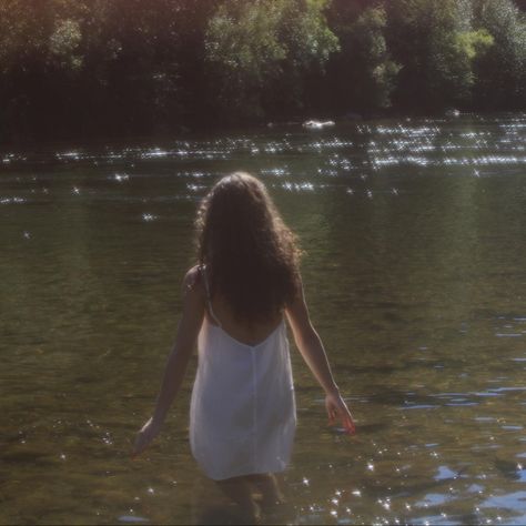 Floating The River Aesthetic, Dress In Water Photoshoot Aesthetic, River Photo Shoot Ideas, River Inspo Pics, Poetry Photoshoot Ideas, Lake Photoshoot Aesthetic, Water Photoshoot Aesthetic, In Lake Photoshoot, River Girl Aesthetic