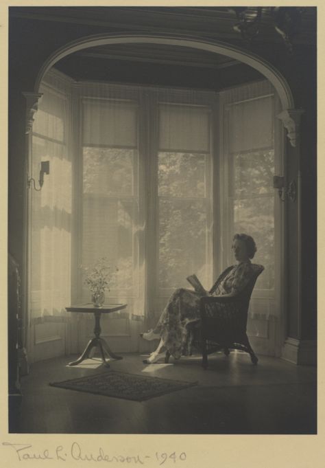 Home Portrait, Ruth Anderson 1940 Paul Lewis Anderson (American, 1880-1956) America, 20th century Gelatin silver bromide print Image: 11.7 x 8.4 cm (4 5/8 x 3 5/16 in.); Paper: 13.4 x 9.6 cm (5 1/4 x 3 3/4 in.); Remodels, People Reading, Fotografi Vintage, Decor Ikea, Old Photography, Foto Vintage, Vintage Portraits, Vintage Pictures, Belle Epoque