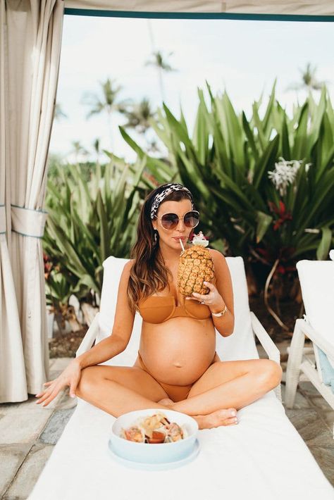 Babymoon Pictures, Babymoon Outfits, Maternity Beach Photos, Beach Babymoon, Four Seasons Maui, Babymoon Photos, Maternity Beach, Maui Hawaii Vacation, Tropical Aesthetic