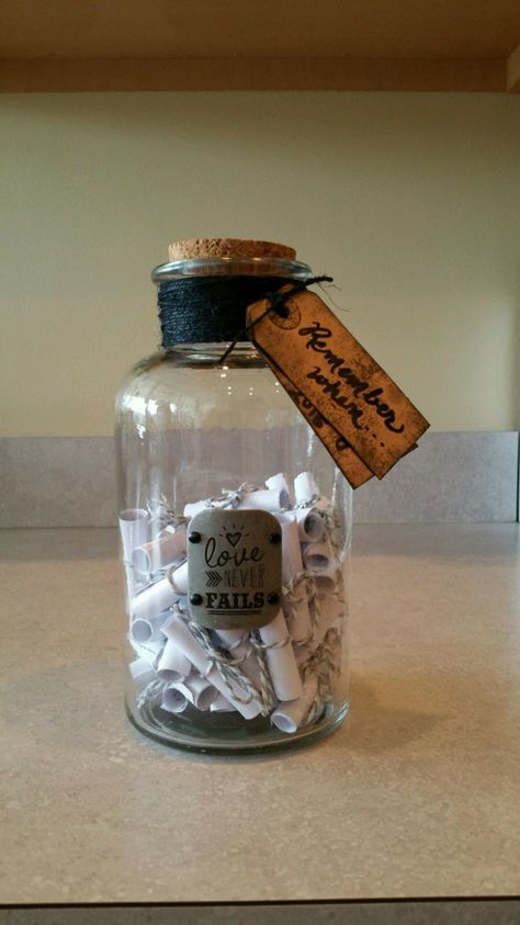 "Remember when..." jar that I made for my boyfriend. Essen, Remember When Jar, Jar Ideas For Boyfriend, Memories Jar, Diy Jars Ideas, Gifts For Boyfriend Long Distance, Boyfriend Long Distance, Hunter Gifts, Boyfriend Cute