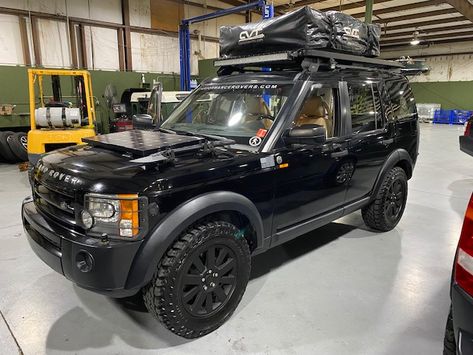 Land Rover Discovery 3 Outfitted for overlanding. Find out more about this rig, look up specs and check the full part list. SUV and trucks modified for overlanding, rock crawling and recreational off-roading. #landrover #offroad #overland Land Rover Lr3 Off Road, Discovery 4 Offroad, Land Rover Discovery 3 Off Road, Land Rover Lr4 Overland, Lr3 Land Rover, Land Rover Discovery 4 Modified, Discovery 3 Off Road, Land Rover Discovery Camper, Lr4 Overland