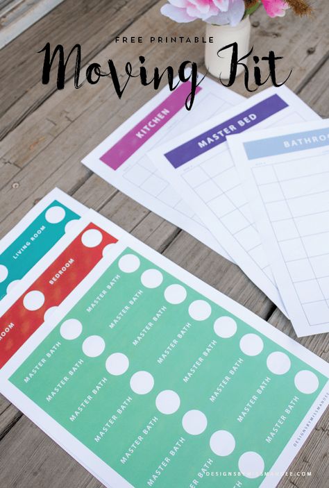 FREE Printable Moving Kit - Designs By Miss Mandee. This has everything you need to make your next move go super smooth; including box labels, "fragile" stickers, and matching organization sheets. Organisation, Free Moving Printables, Moving Organization Tips, Organization Sheets, Moving Organization, Moving Box Labels, Moving Printables, Moving List, Moving Organisation