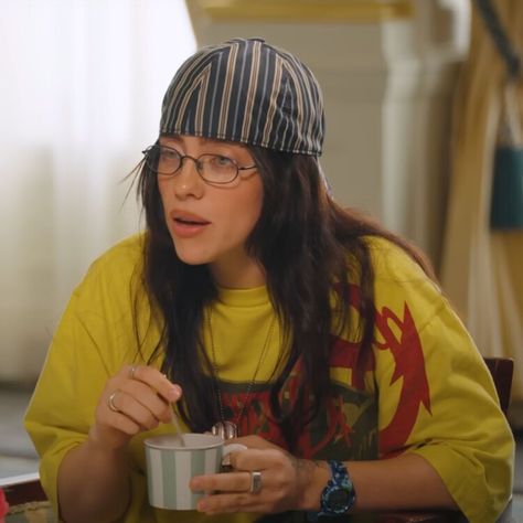 We Can't Stop Watching This Video Of Billie Eilish Trying To Wrap Her Head Around The Idea Of A Chip Butty — HuffPost Chip Butty, Jordan North, My Kind Of Love, Bossa Nova, Fine Woman, In A Hurry, American Singers, Sweet Girls, Billie Eilish