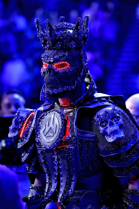 Boxer Deontay Wilder Says 40-Pound Costume He Wore to Fight Contributed to TKO Loss to Tyson Fury Las Vegas, Boxing Training Workout, Boxing Images, Deontay Wilder, Gym Wallpaper, Boxing Posters, Jon Jones, Kickboxing Workout, Tyson Fury