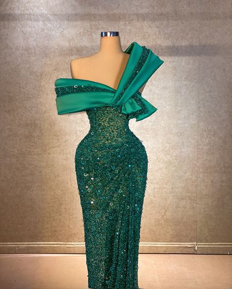 1 or 2 ? Which one is your favorite ? #emeralddress #goddess Goddess Exclusive, Emerald Dresses, Gorgeous Clothes, Dresses Lace, Which One Are You, Lace Fashion, 1 Or 2, Wedding Attire, Dress Blue