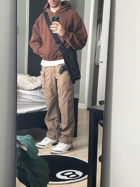 Cargos On Men, Men Brown Cargo Pants Outfit, Light Brown Sweater Outfit Men, Fits With Khaki Pants, Men Fashion Cargo Pants, Men Beige Cargo Pants Outfit, Cargo Man Outfit, Beige Brown Outfit Men, Cargo Pants Man Outfit