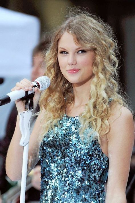 Young Taylor Swift, Sherilyn Fenn, Taylor Swift Fotos, Taylor Swift Cute, Taylor Swift Hot, Taylor Swift Fearless, Swift Photo, Taylor Swift Wallpaper, Taylor Swift Album