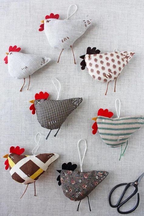 This Chicken Ornament Sewing Pattern will add a cute farmhouse touch to your Christmas decor! The fabric color and pattern is completely up to you, so you can make them more Christmas-y or keep them neutral if you'd like. To make these chickens, you only need light cotton or linen fabric scraps, felt, embroidery thread, a glue stick, stuffing, a basic sewing kit, and a pencil. This guide is super simple to follow and has all you need to know to make these feathered friends come to life for your Fabric Bird Pattern Free, Raw Wood Crafts, Sheep Pattern Sewing, Stash Buster Sewing Projects, Chicken Christmas Ornaments Diy, Chicken Decor Diy Craft Ideas, Chicken Plush Pattern, Chicken Gifts Ideas, Handmade Gifts Sewing