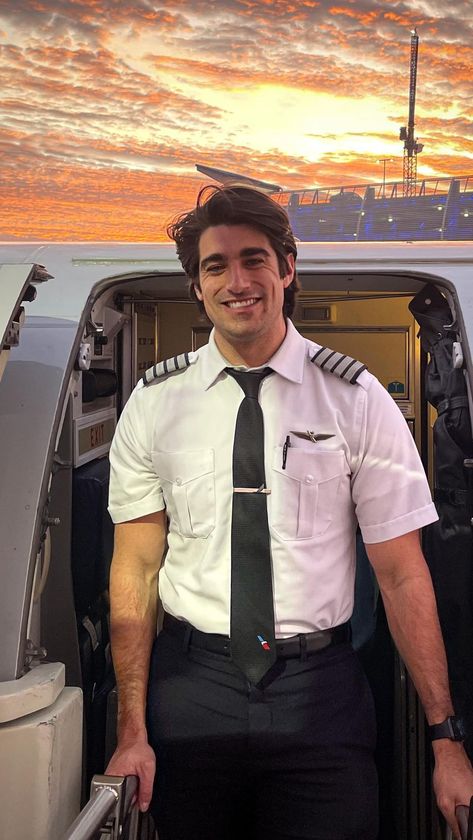 Hot Pilot Male, Pilot Drew, Pilot Andrew, Hot Pilot, Handsome Pilot, Jane The Virgin Rafael, Pilot Uniform Men, Business Casual Attire For Men, Pilot Uniform