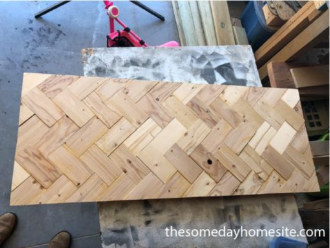 FREE Plans for Simple DIY Herringbone Table Top - The Someday Home Diy Herringbone Table, Herringbone Table Top, Dinner Table Diy, Wood Dinner Table, Diy Entry Table, Herringbone Table, Outdoor Wood Table, Custom Table Top, Build A Farmhouse Table