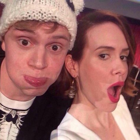 Sarah Paulson and Evan Peters selfie❤️❤️❤️❤️❤️ Evan Peters, Sarah Paulson