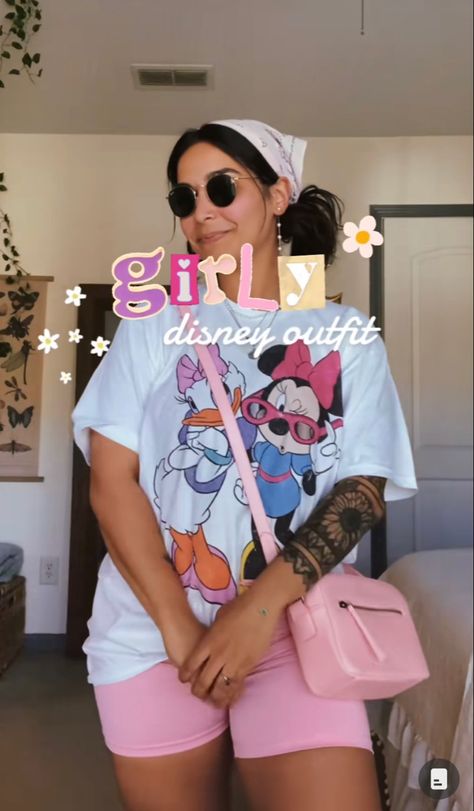 Everyday Disney Outfits, Disney Plus Outfits, Disneyland Outfit Fall, Disney World Outfit Inspiration, Colorful Disney Outfits, Disneyland Outfit Plus Size, Disney Outfits Women Midsize, Seaworld Outfit Ideas Summer, Disney Chic Outfit