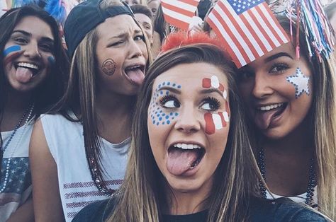 #hococostumes #senioryear #costumes Gameday Face Paint, Spirit Day Face Paint, School Spirit Face Paint, Football Face Paint, School Spirit Week, Spirit Days, Homecoming Spirit Week, Blue Spirit, High School Football Games