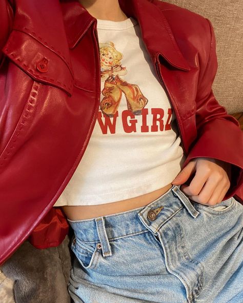 Autumn Girl, Low Rise Jeans, 여자 패션, Mode Streetwear, Mode Vintage, Mode Inspiration, Looks Style, Looks Vintage, Jacket Outfits