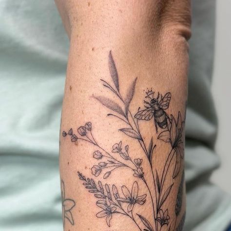 Jaycee Shine on Instagram: "•THE BEE’S GARDEN•  I had the pleasure of creating a dainty and delicate half sleeve of wild flowers and bees for this wonderful woman.  Thank you so much Angela for treating yourself to this special piece and for choosing me to create it for you!   You’re a queen 🐝   *original work not by me . . . #garden #flowertattoo #floraltattoo #florals #tattoo #beetattoo #queenbee #honeycomb #honeycombtattoo #delicatetattoo #daintytattoo #feminine #femininetattoo #andersonsc #yeahthatgreenville" Secret Life Of Bees Tattoo, Bee And Flower Tattoo Sleeve, Delicate Bee Tattoo, Bees And Butterflies Tattoo, Flower And Bee Tattoo, Bee Tattoos For Women, Honeycomb Tattoo Sleeve, Garden Tattoo Sleeve, Bee And Flower Tattoo