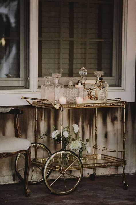 Hollywood Wedding, Art Deco Wedding Ideas, Roaring 20s Wedding, Art Deco Wedding Theme, Art Deco Party, Old Hollywood Wedding, Vintage Bar Carts, Bar Cart Styling, Multicultural Wedding