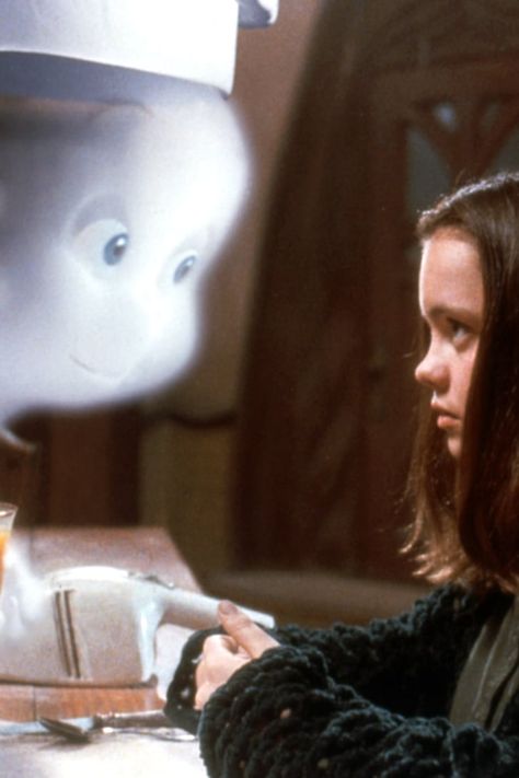 Fun Halloween Movies, Casper 1995, Movies For Kids, Best Halloween Movies, Creepy Costumes, Casper The Friendly Ghost, Couples Halloween, Friendly Ghost, Halloween Costumes Makeup