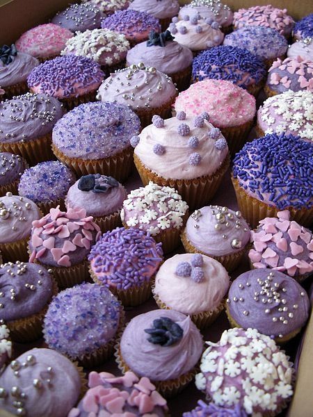 So pretty! #wedding #weddingcupcakes #cupcakes #purple # assorted Purple Desserts, Kreative Snacks, Purple Cupcakes, Purple Food, Purple Cakes, Purple Birthday, Purple Party, Rainbow Food, Purple Themes