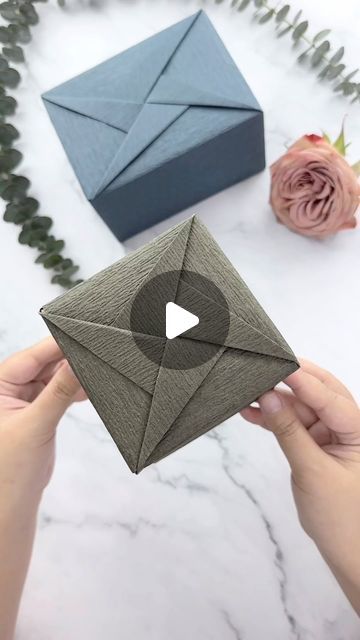 Cute Wrapping Ideas For Small Gifts, Gift Wrap Small Boxes, Rectangular Box Gift Wrapping, How To Gift Wrap A Watch, Wrapping Cube Boxes, Box Raping Ideas, How To Wrap A Flat Square Gift, Luxury Wrapping Ideas, Origami Wrapping Gift