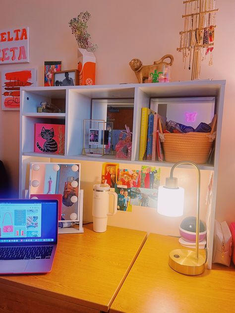 Dorm Desk Decor Ideas, Colorful Dorm Room Decor, Dorm Room Designs Colorful, Colorful College Dorm, Pink And Orange College Dorm, Modern Dorm Room Decor, Preppy Dorm Room Ideas Pink, Dorm Desk Inspiration, Bright Color Dorm Room Ideas