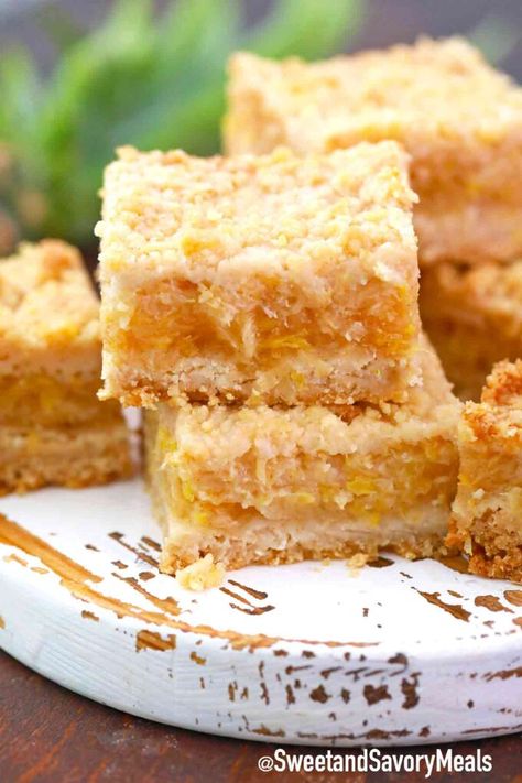 Pineapple Crumb Bars - Sweet and Savory Meals Pineapple Dream Dessert, Baked Pineapple, Crumb Bars, Pineapple Desserts, Savory Meals, Pineapple Recipes, Crumble Bars, Bar Cookies, Crumble Topping