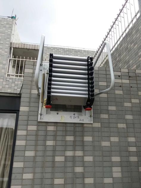 Folding Ladder Ideas, Stairs Rooftop, Collapsible Ladder, Folding Staircase, Collapsible Wall, Folding Steps, Rooftop Ideas, Folding Stairs, Attic Ladder