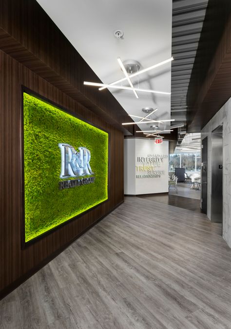 Green Wall Office Design, Moss Wall Ideas, Faux Moss Wall, Green Wall Office, Interior Design Accent Wall, Mur Design, Deco Spa, Green Wall Design, Artificial Green Wall