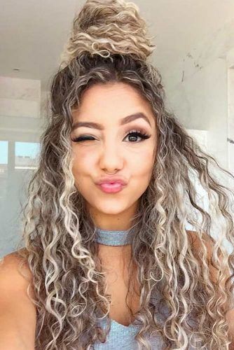 The Trendiest Ways To Beautify Your Long Curly Hair | LoveHairStyles.com Short Curly Hair, Long Curly Hair, Shoulder Length Curly Hair, Cute Curly Hairstyles, Medium Curly Hair Styles, Black Curly Hair, Curly Hair Cuts, Long Curly, العناية بالشعر