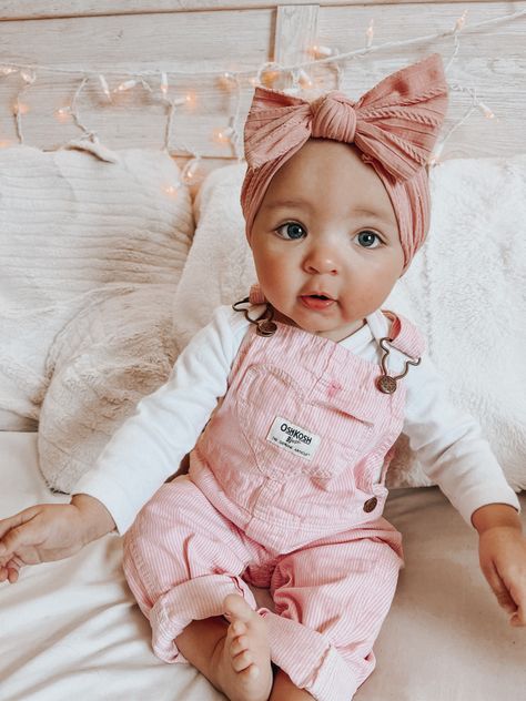 Simple Easter Baby Pictures, 5 Month Old Outfits, Baby Girl Casual Outfits, Baby Girl Outfits Ideas, 3 Month Old Outfits, Baby Girl Outfit Inspiration, Spring Baby Girl Outfits, 6 Month Old Outfits, New Born Baby Girls Outfit