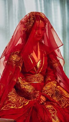 Traditional Chinese Dress Princesses, Chinese Wedding Photos, Ancient China Clothing, Japanese Wedding Dress, Chinese Princess Dress, Chinese Wedding Dress Traditional, Chinese Empress, Chinese Bride, Hilarious Dogs