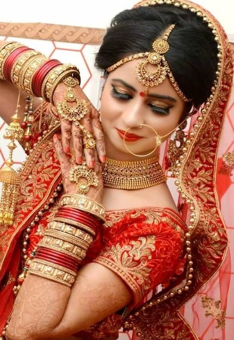 #gown#indianbride#instabridal#weddinghair#weddingmakeup#weddingparty Dulhan Pic Beautiful, Closeup Poses, Bride Closeup, Dulhan Pic, Wedding Closeup, Wedding Dulhan Pose, Dulhan Pose, विवाह की फोटोग्राफी की मुद्राएं, भारतीय दुल्हन संबंधी