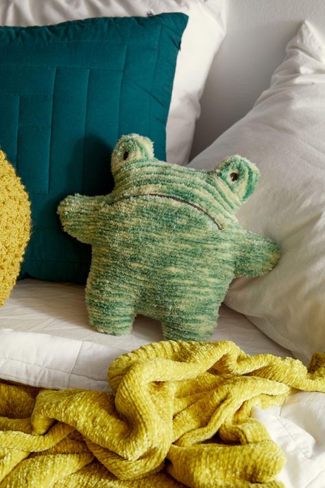 Froggie Buddy Throw Pillow | Urban Outfitters Korea Official Site Amigurumi Patterns, Frogs, Frog Design, Cute Frogs, Knitted Throws, Throw Blankets, Stuffed Animal, Throw Cushions, Stuffed Animals