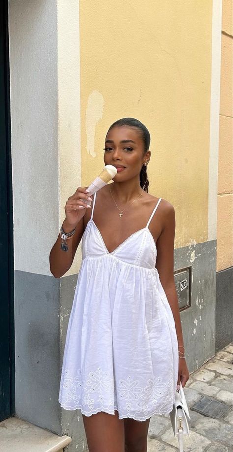 Summer Pieces Outfits, Europe Summer Outfits Black Women, Summer Looks For Curvy Women, Poc Aesthetic Outfits, Dinner Dress Aesthetic, European Summer Black Women, Beach Town Outfit Summer, Breezy Summer Outfits, European Summer Outfits Black Women