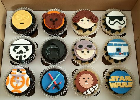 Star Wars Theme Cupcakes, Easy Star Wars Cupcakes, Star Wars Birthday Cupcake Ideas, Star Wars Themed Cupcakes, R2d2 Cupcakes, Mandalorian Cupcakes, Star Wars Cupcake Ideas, Starwars Cupcakes, Cupcakes Star Wars
