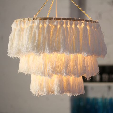 Kattokruunu Diy, Diy Tassels, Boho Decorating, Diy Para A Casa, Chandelier Boho, Tassel Chandelier, Diy Luminaire, Kraf Kertas, Diy Dekor