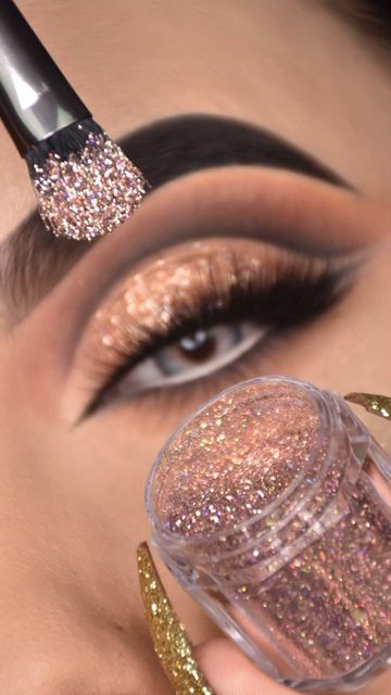 Glittery Eye Makeup, Halo Eye Makeup, Maquillage Yeux Cut Crease, Festival Make Up, Evening Eye Makeup, Ideas De Maquillaje Natural, Glittery Eyes, Beginners Eye Makeup, Bridal Eye Makeup